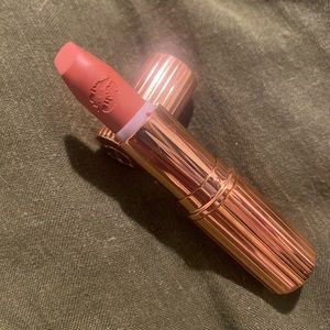 Charlotte Tilbury Lipstick in Super Cindy